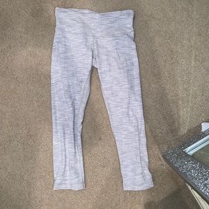 Lululemon Wunder Under leggings cropped size 4